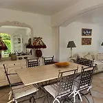 House With Garden & Jacuzzi Near Center Saint-Tropez