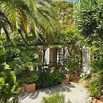 House With Garden & Jacuzzi Near Center Сен-Тропе