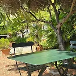 Будинок відпочинку House With Garden & Jacuzzi Near Center *
