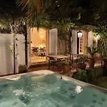Сasa de vacaciones House With Garden & Jacuzzi Near Center Saint-Tropez
