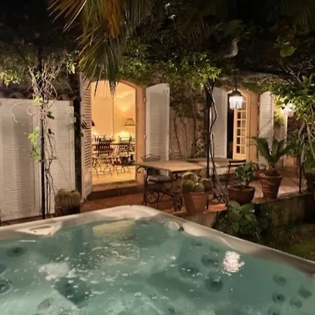 House With Garden & Jacuzzi Near Center Saint-Tropez