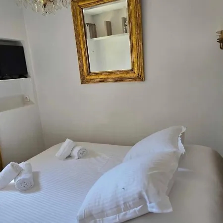 House With Garden & Jacuzzi Near Center * Saint-Tropez