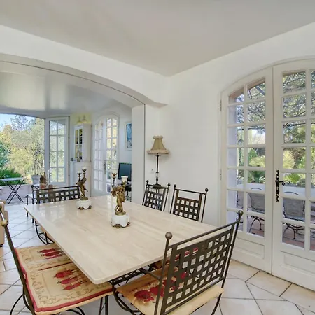 House With Garden & Jacuzzi Near Center Saint-Tropez