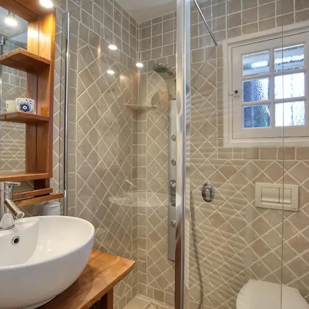 House With Garden And Jacuzzi - Near City Center Сasa de vacaciones *