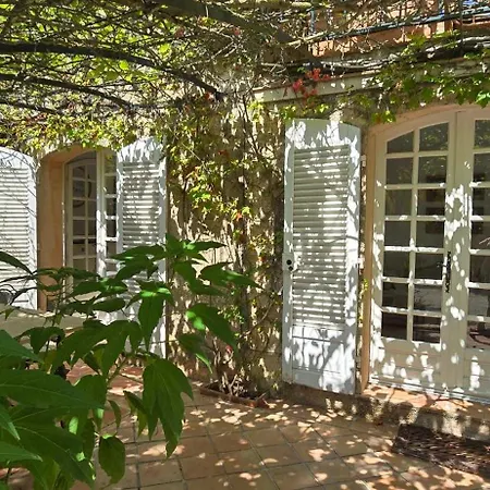 Сasa de vacaciones House With Garden And Jacuzzi - Near City Center *