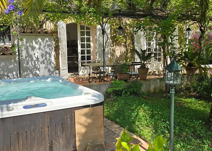 House With Garden & Jacuzzi Near Center Saint-Tropez