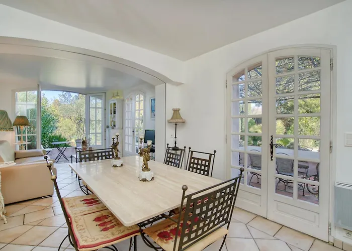 House With Garden & Jacuzzi Near Center Saint-Tropez