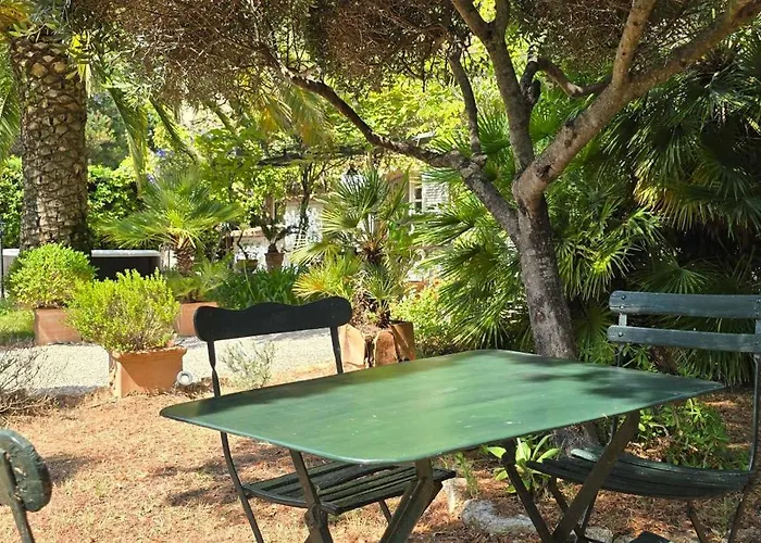 Hébergement de vacances House With Garden & Jacuzzi Near Center *